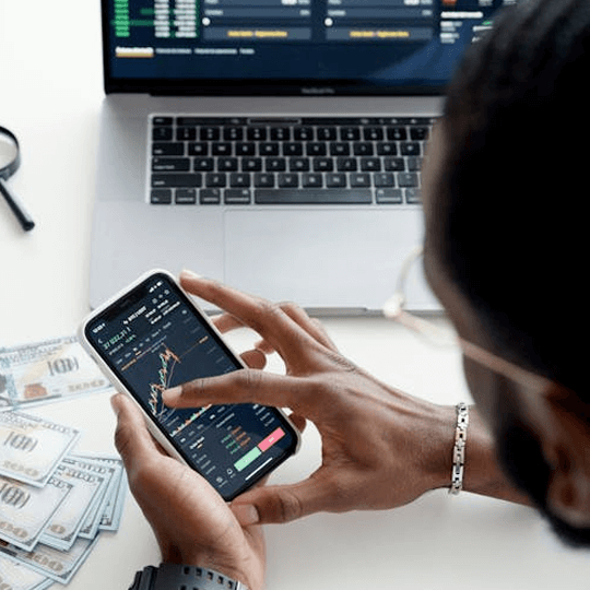 QuantumTraderX kryptosijoitusten asiantuntijatiimi